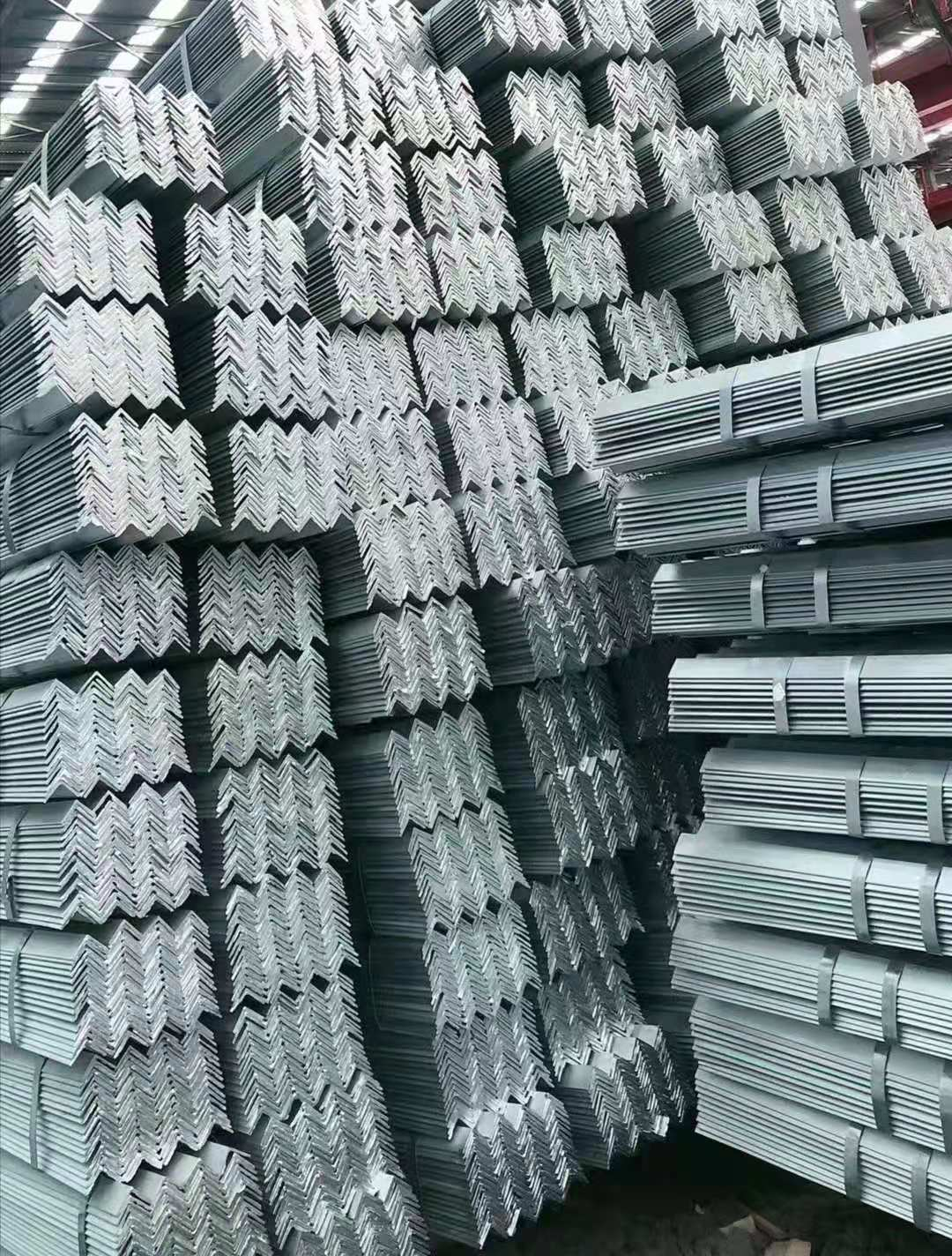 角钢库房现货
